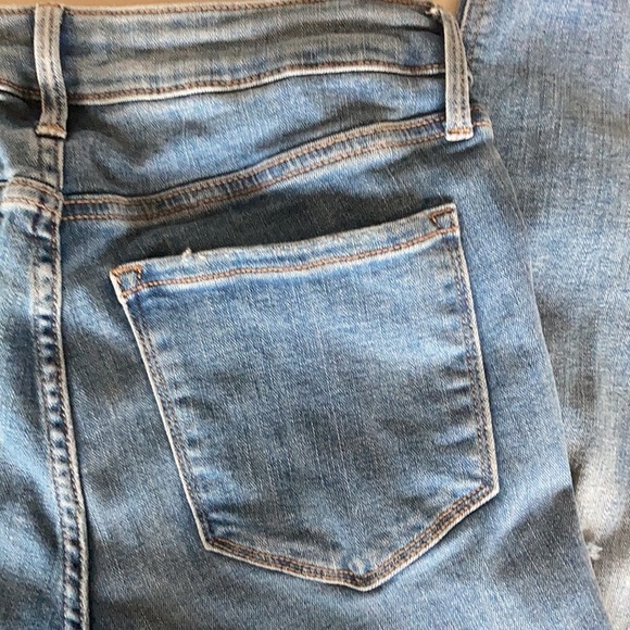 Old Navy Rockstar Super Skinny high rise button fly light wash distressed jeans - Picture 14 of 16